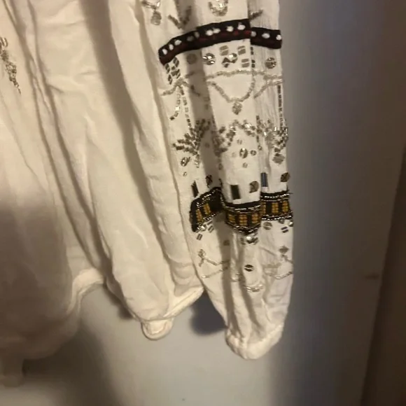 Free people give him the cold shoulder - Picture 5 of 9